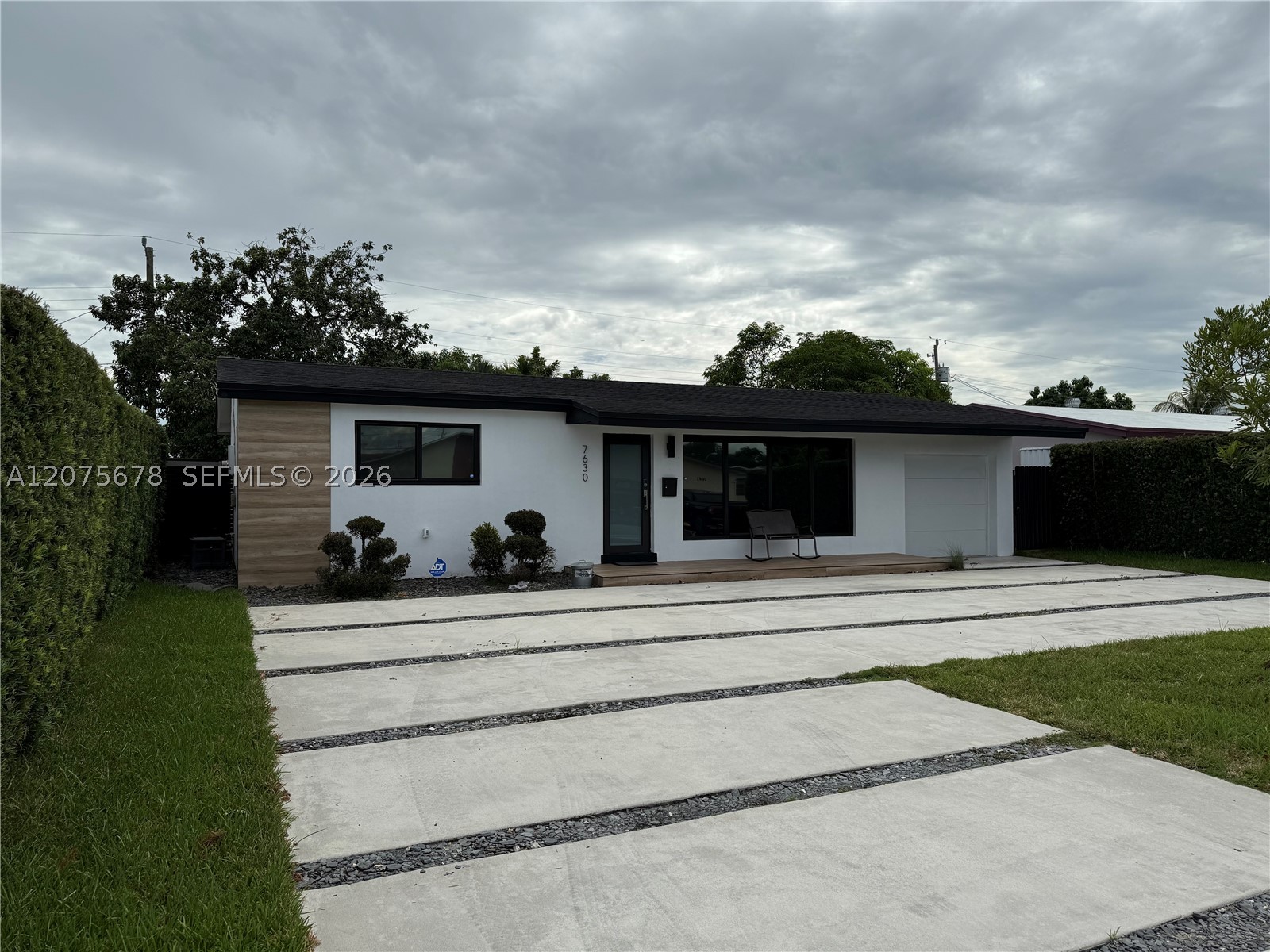 7630 Venetian St Property Photo 4