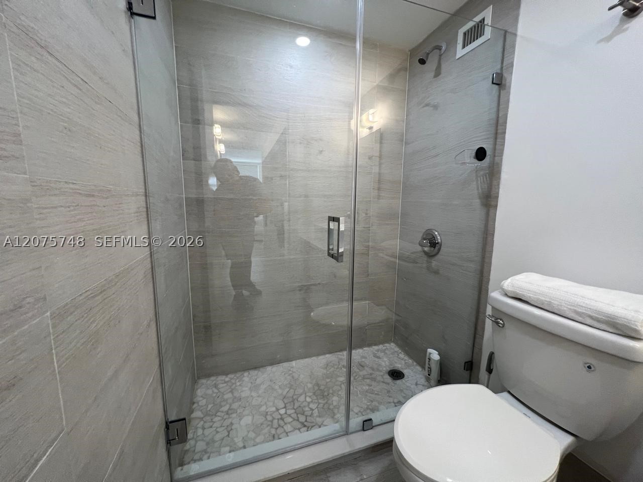5601 Collins Ave 412a Property Photo 11