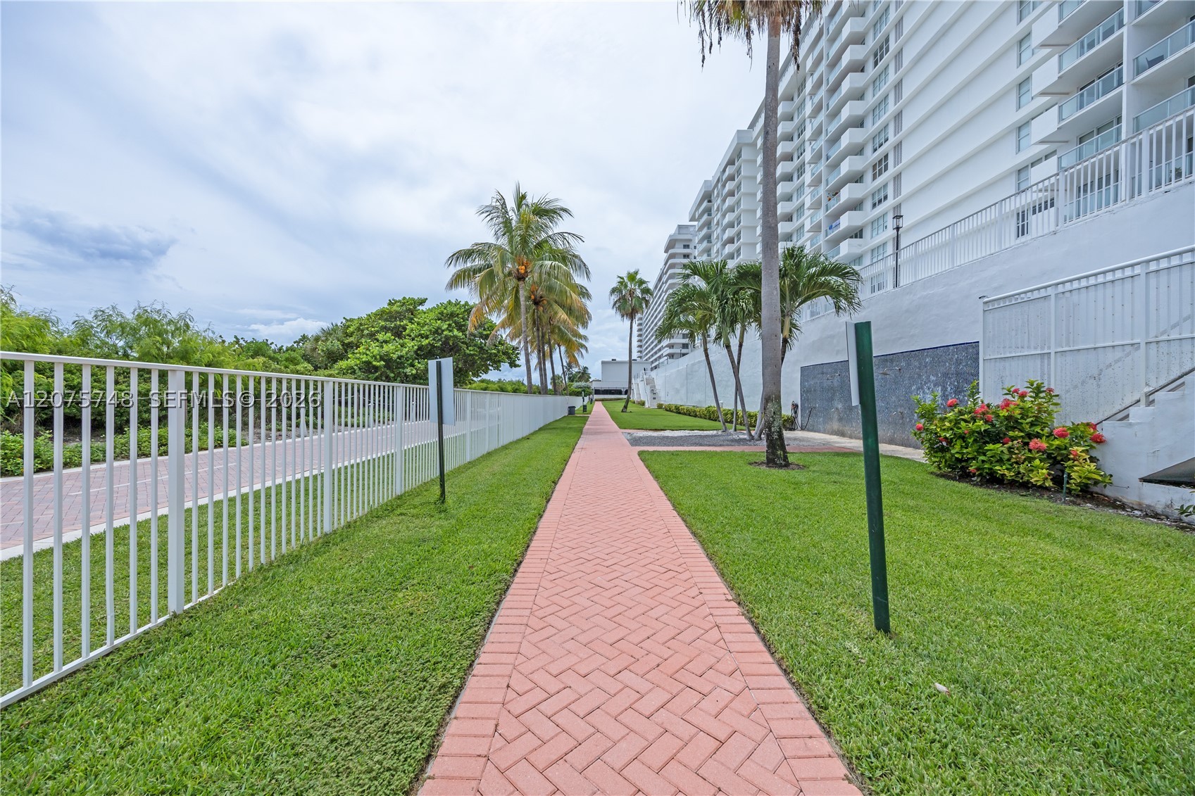 5601 Collins Ave 412a Property Photo 39
