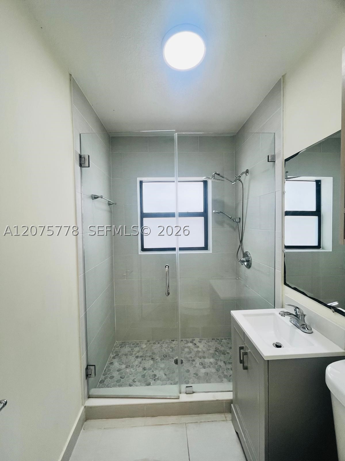 2000 Monroe St 14 Property Photo 14