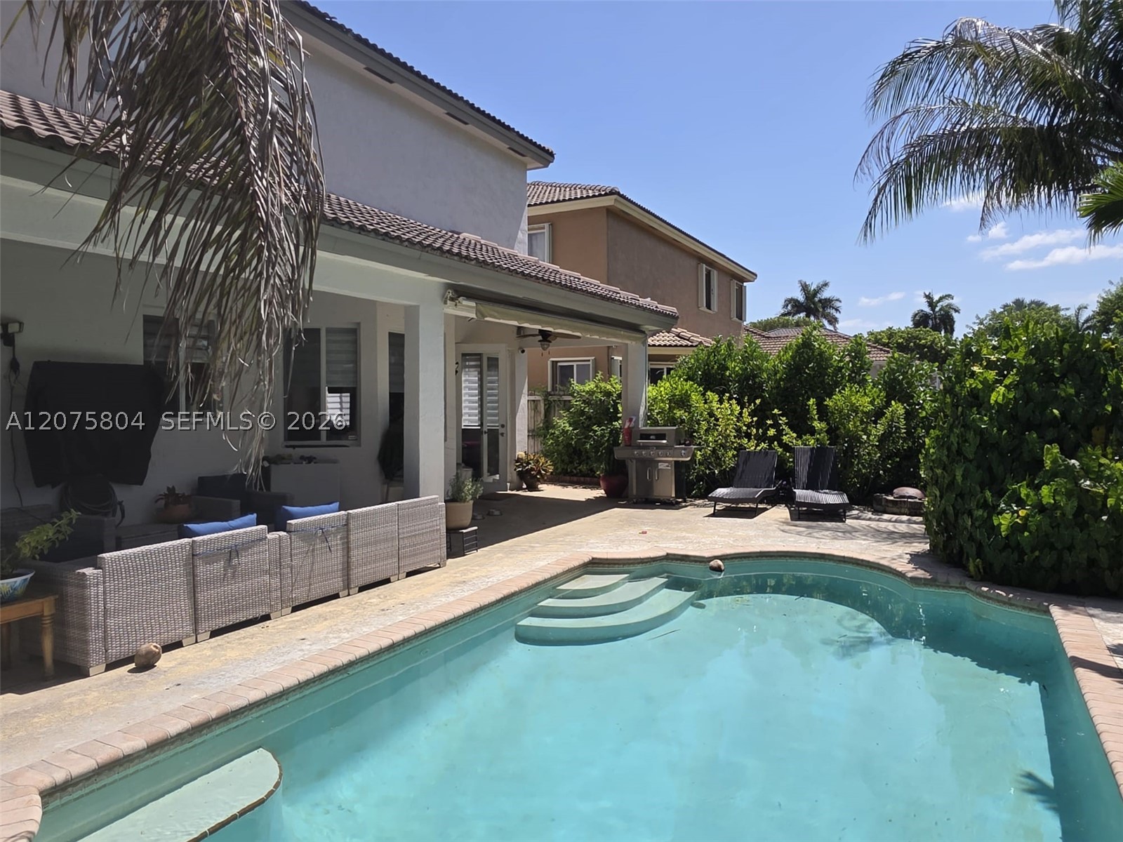 A12075804 Property Photo 3