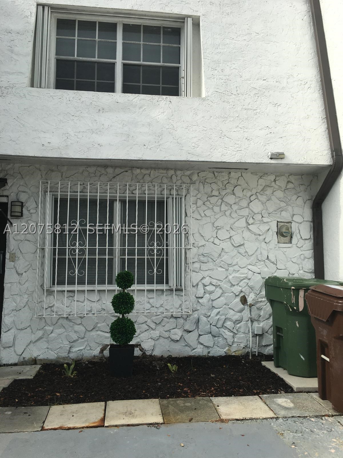 669 W 80th St 0 Property Photo 1