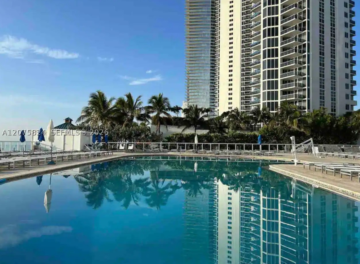 19201 Collins Ave 945 Property Photo 12