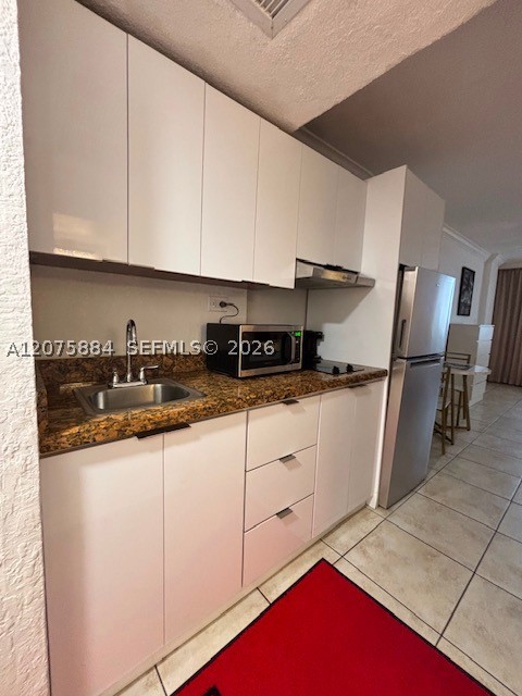 19201 Collins Ave 303 Property Photo 8