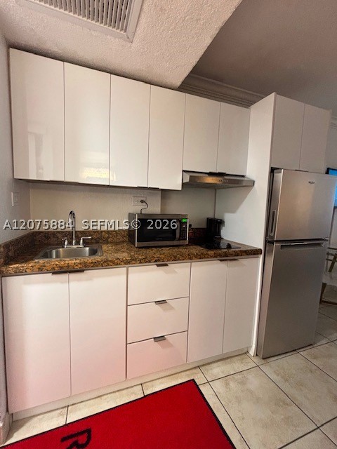 19201 Collins Ave 303 Property Photo 9