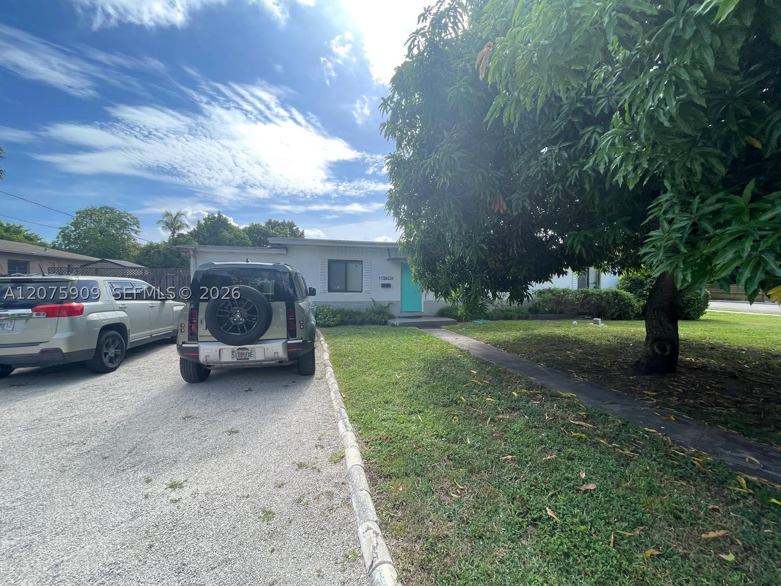 A12075909 Property Photo 3