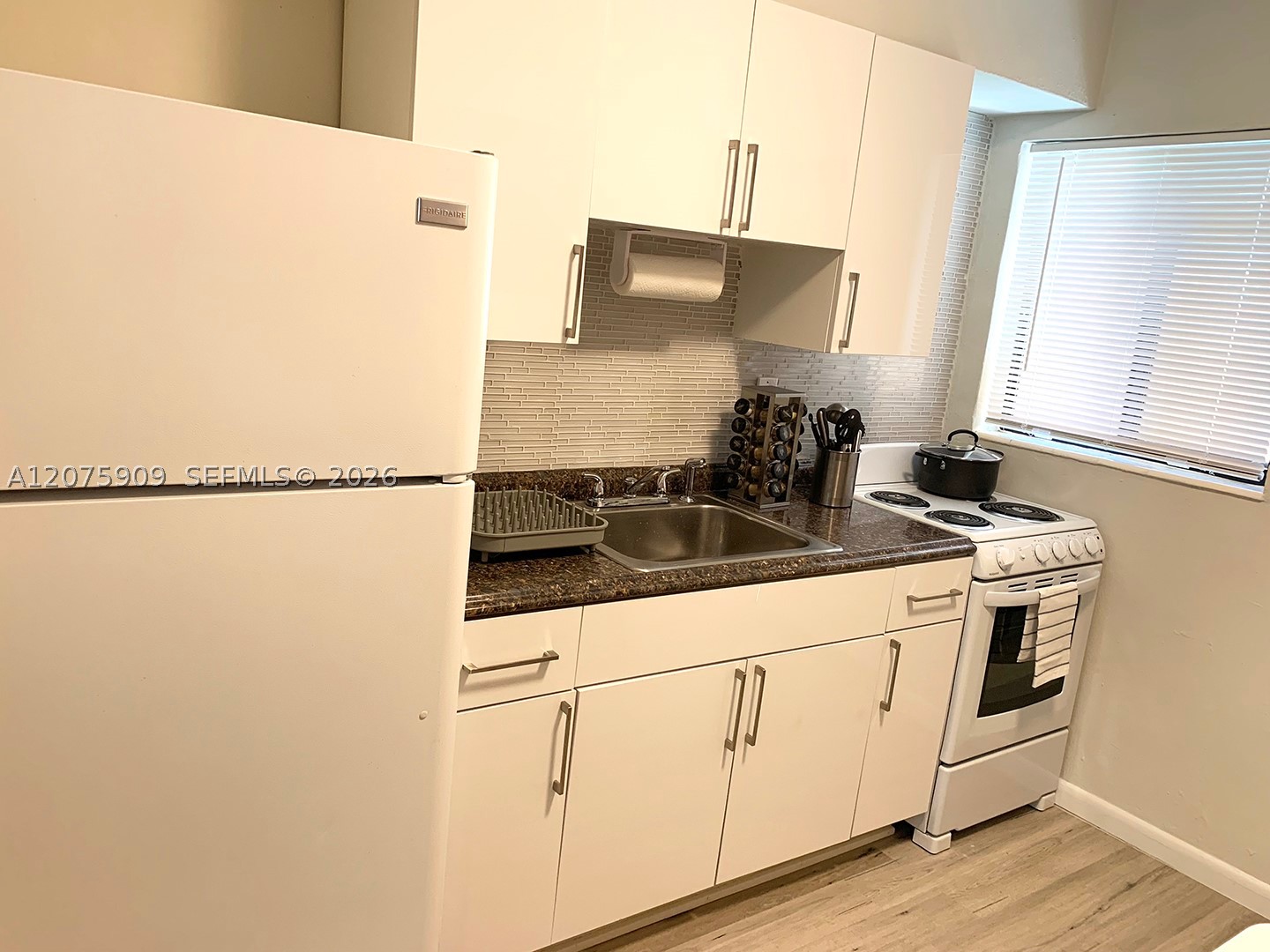 A12075909 Property Photo 8