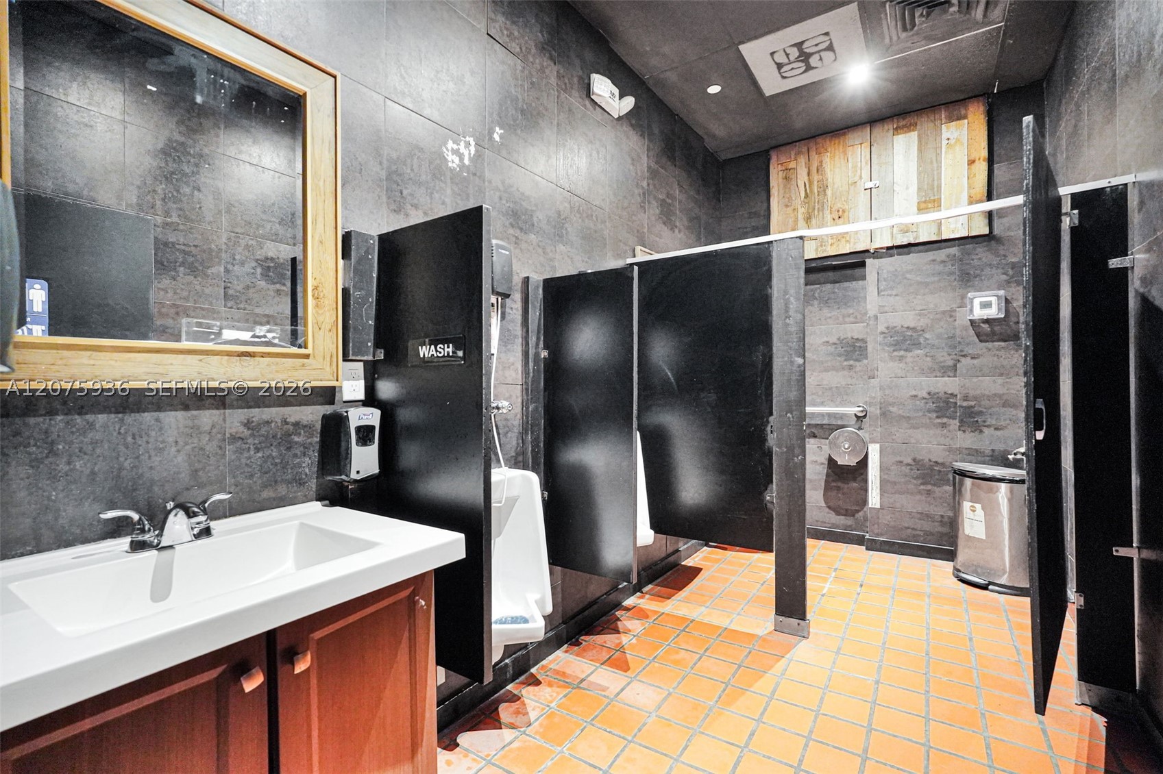 Kendall Dr Property Photo 24