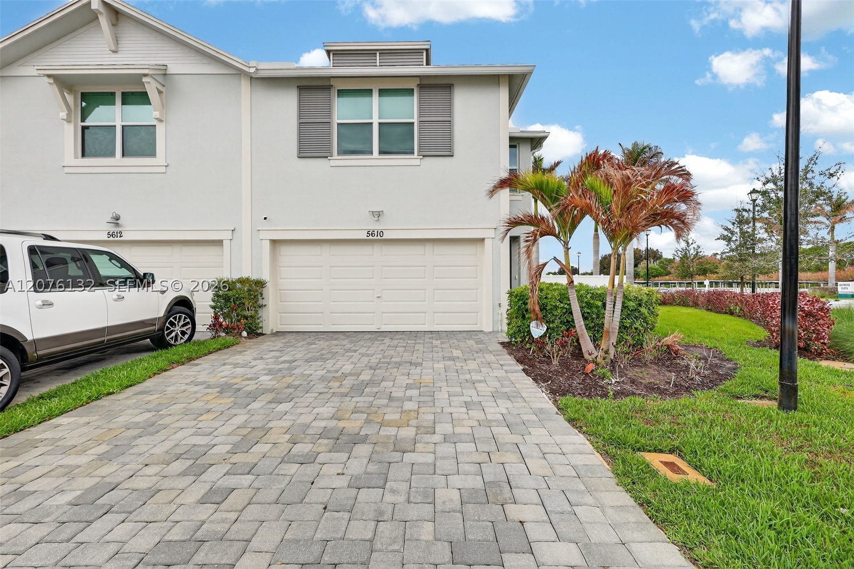 5610 SE Edgewater Cir Property Photo 1