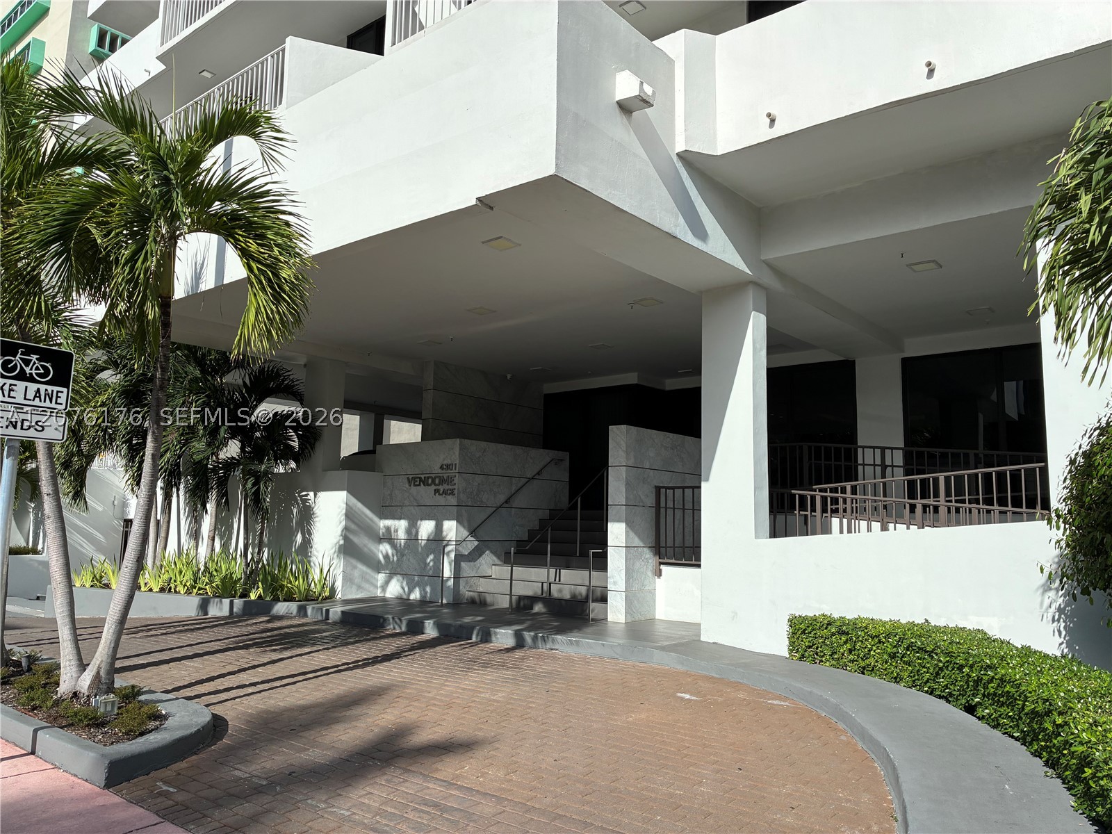 4301 Collins Ave 402 Property Photo 1