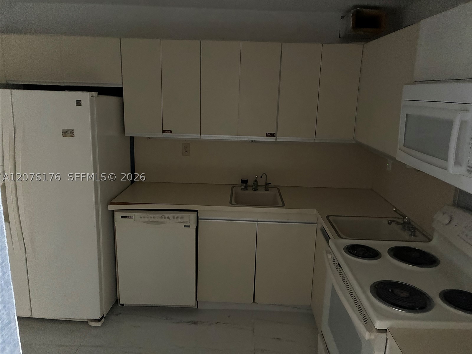 4301 Collins Ave 402 Property Photo 4