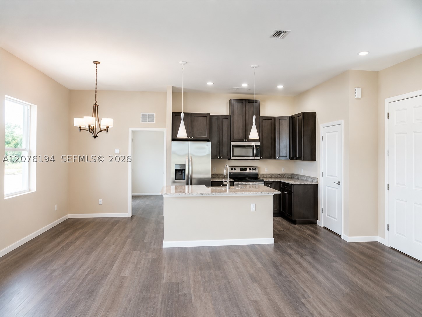1109 Kraft St Property Photo 15
