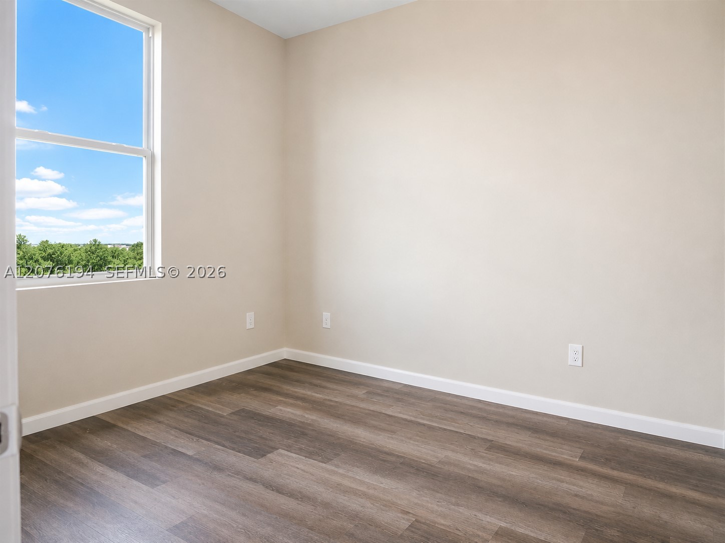 1109 Kraft St Property Photo 17