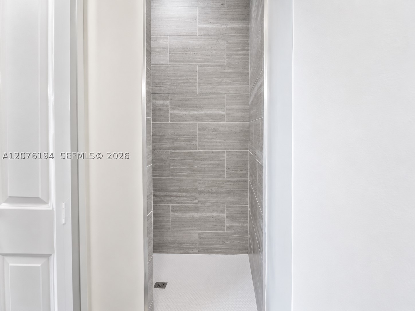 1109 Kraft St Property Photo 22