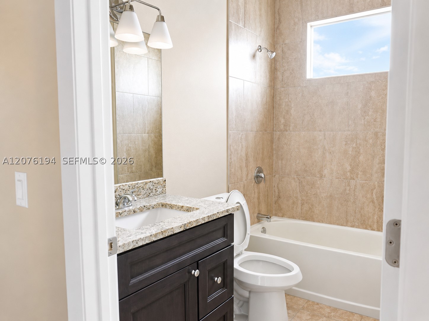 1109 Kraft St Property Photo 24