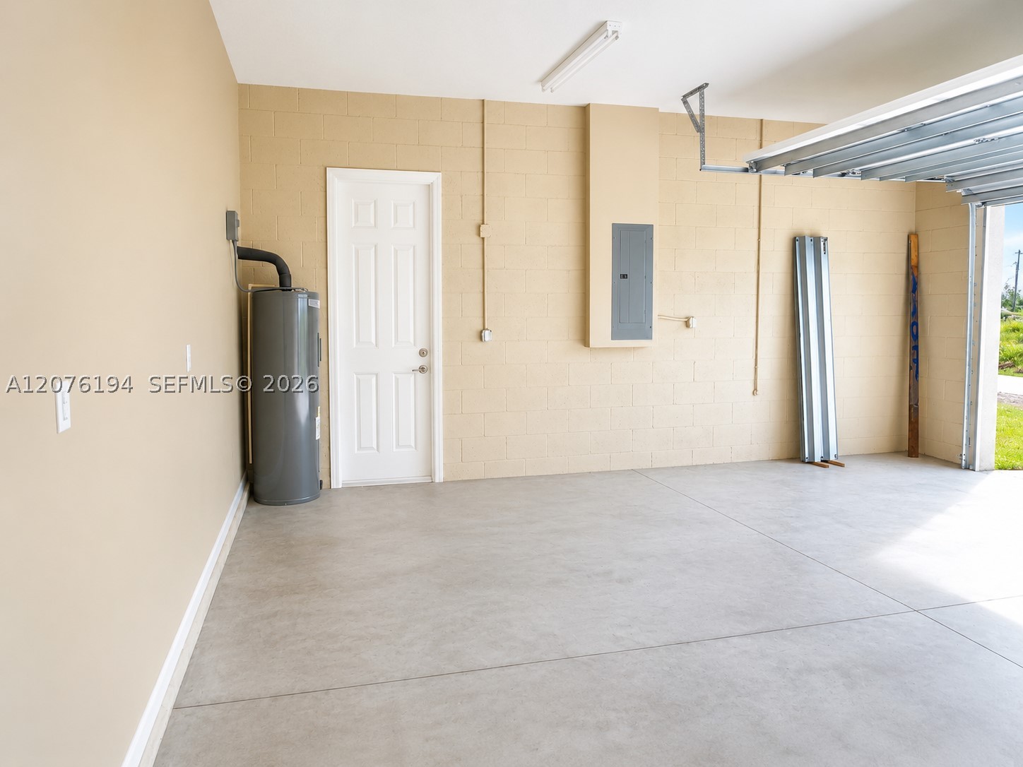 1109 Kraft St Property Photo 28