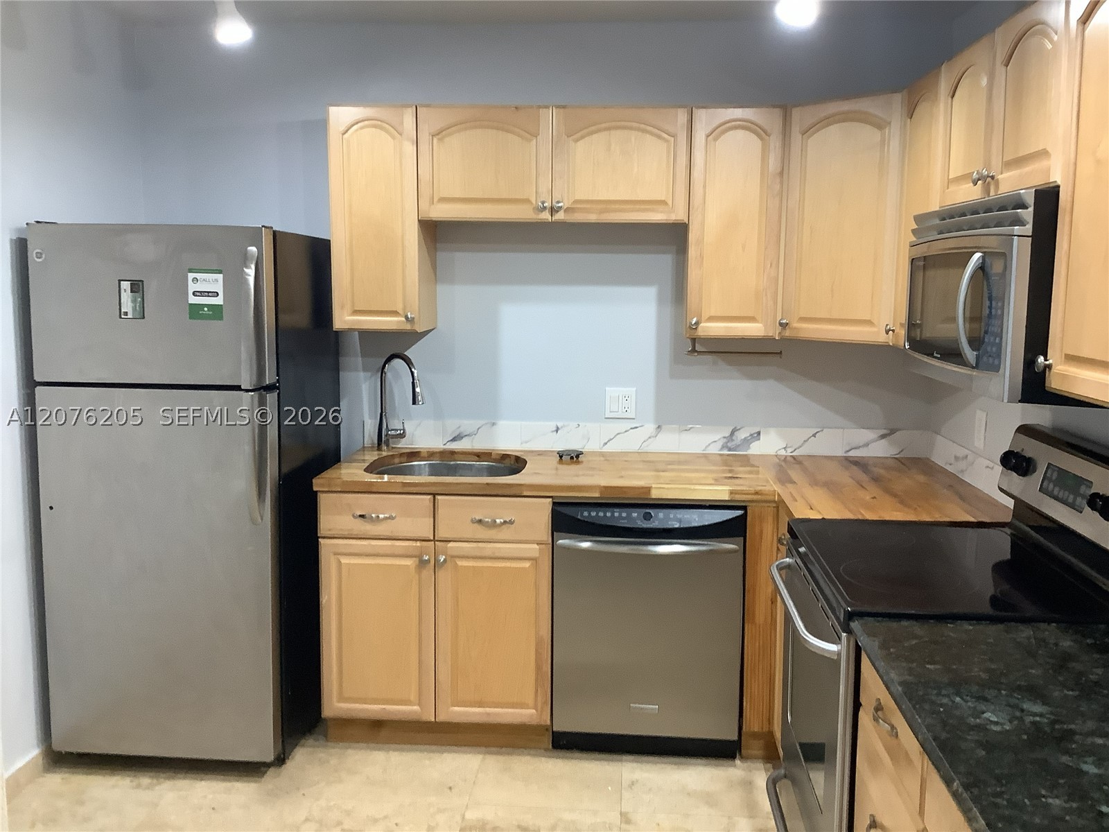 2801 NE 183rd St 111W Property Photo 1