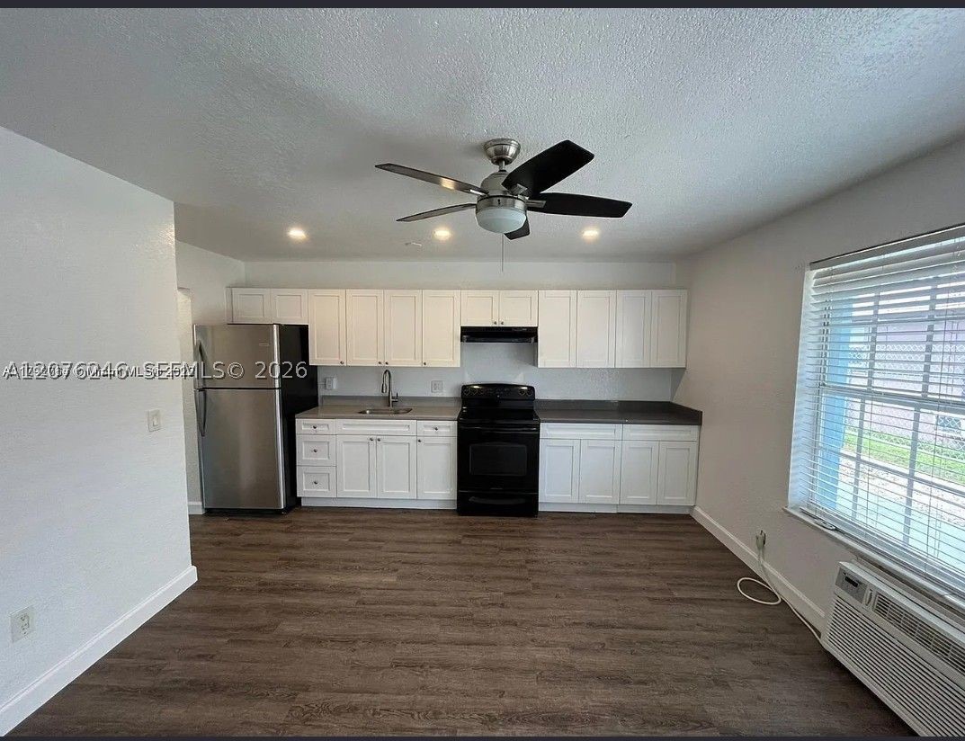 2500 Franklin Dr Property Photo 6