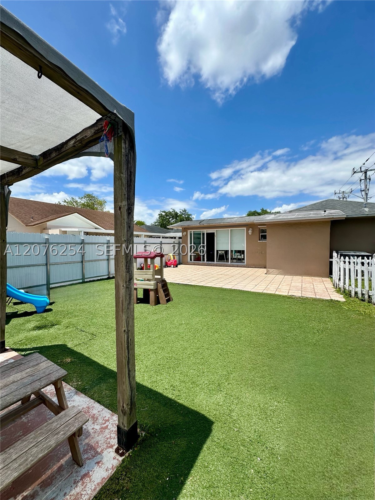 10330 Puerto Rico Dr Property Photo 1