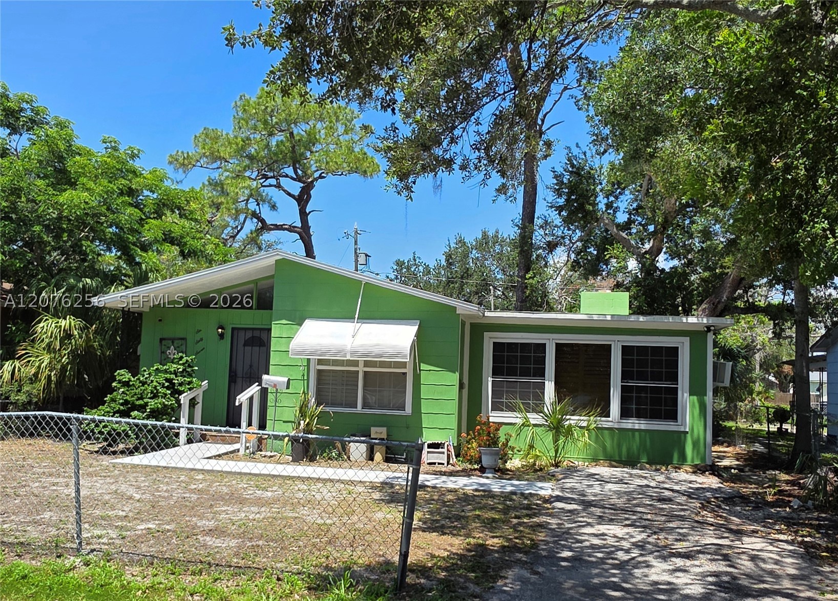 667 W Harbor Dr Property Photo 2