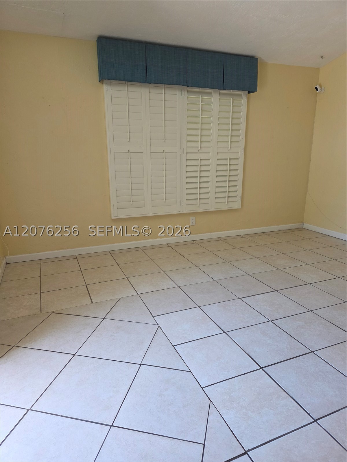 667 W Harbor Dr Property Photo 4