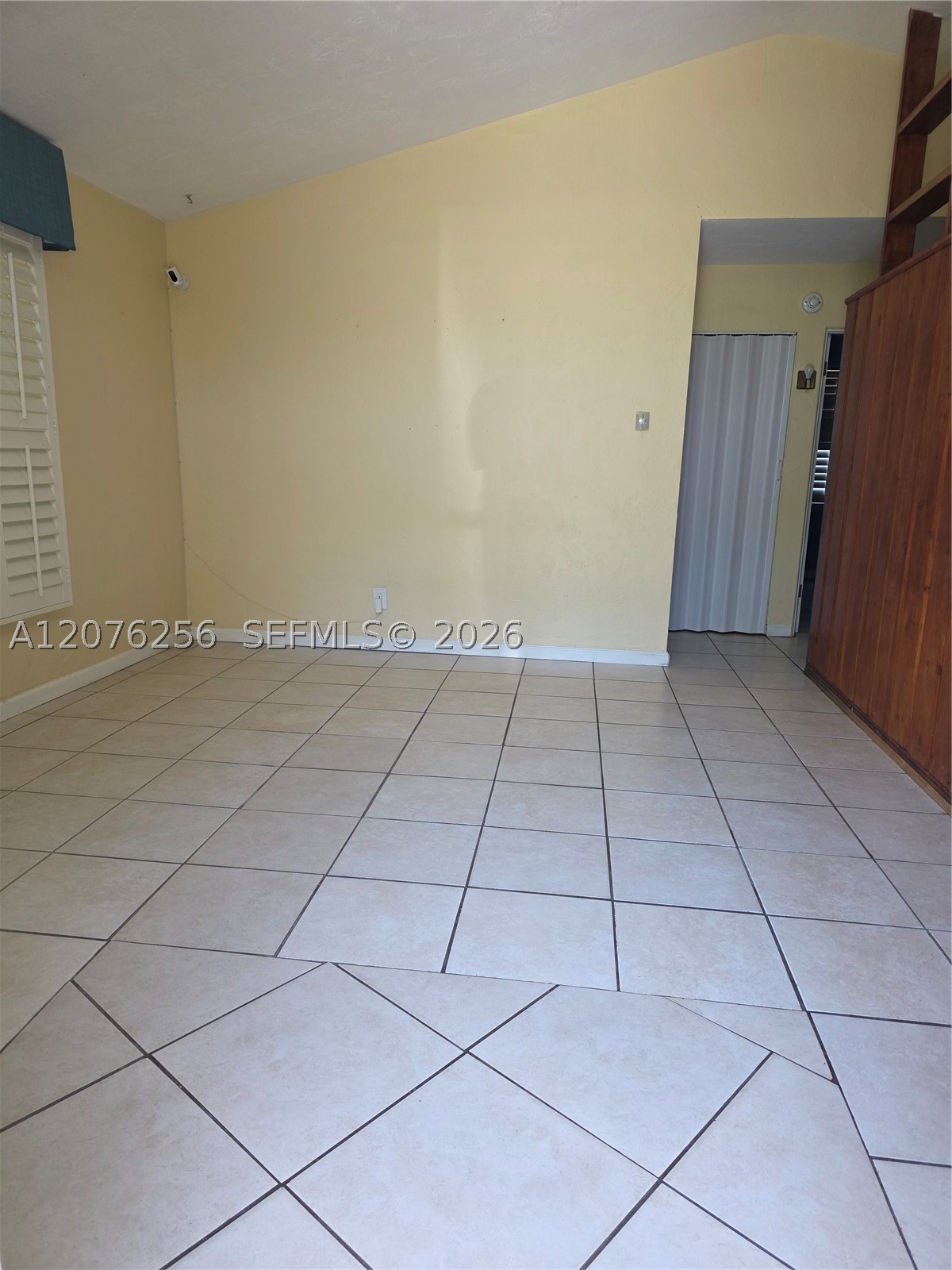 667 W Harbor Dr Property Photo 5