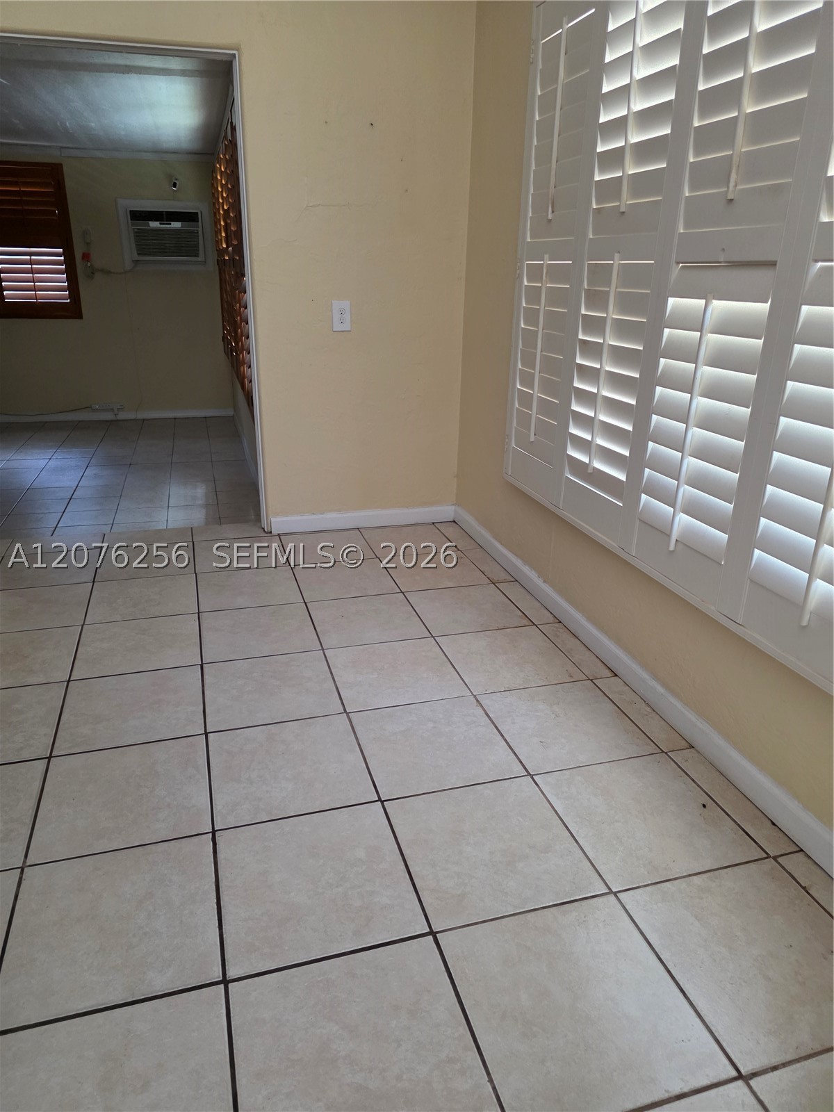 667 W Harbor Dr Property Photo 6