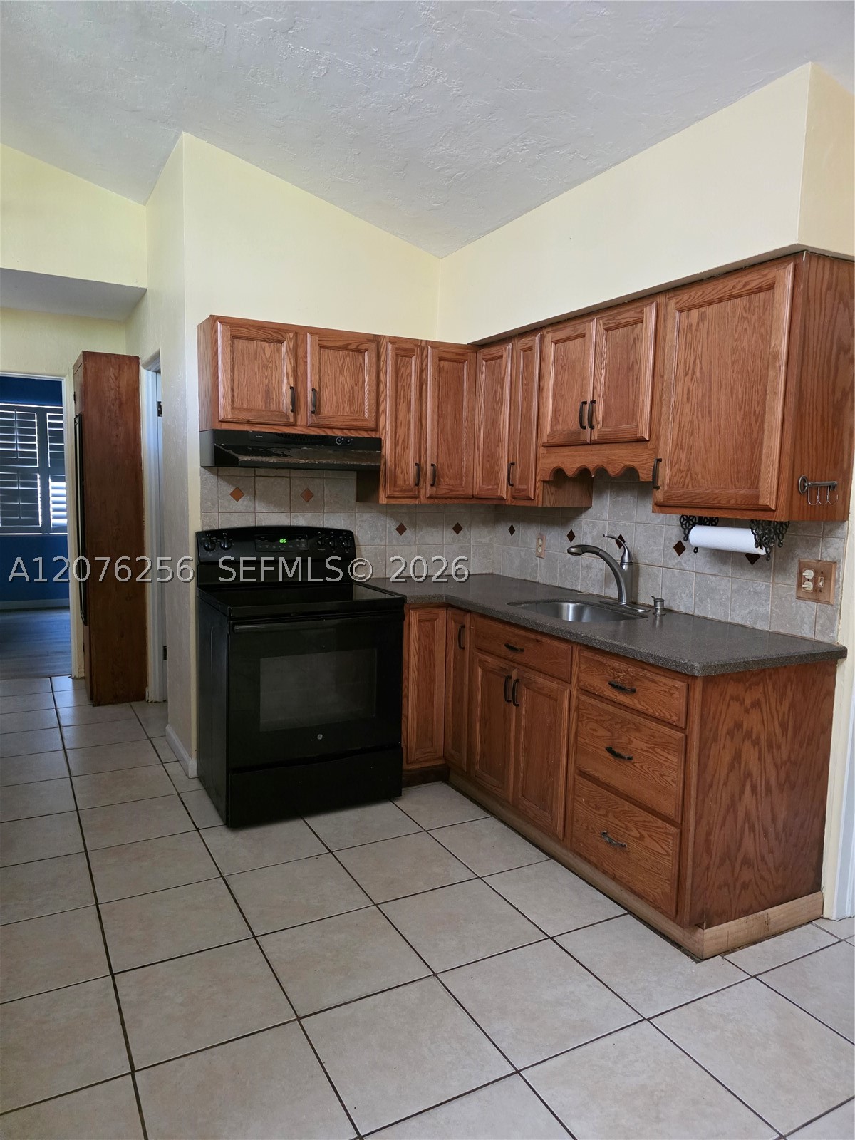 667 W Harbor Dr Property Photo 9