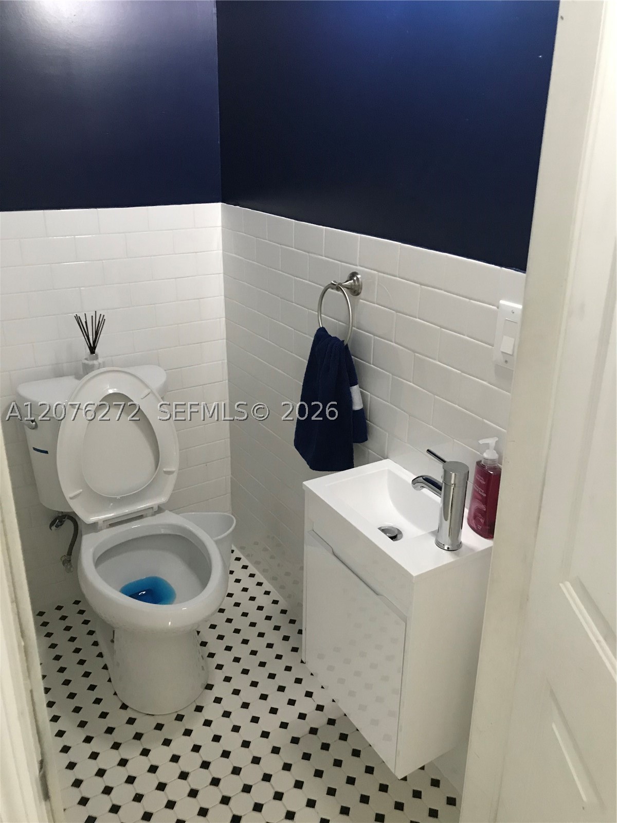 2529 Ne 41st Ter Property Photo 13