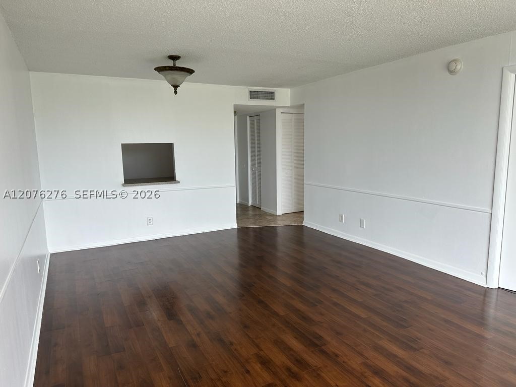 500 Executive Center Dr 3A Property Photo 1
