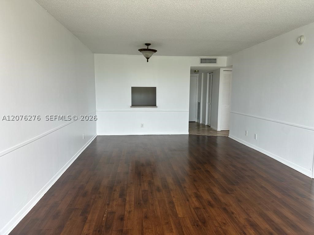 500 Executive Center Dr 3a Property Photo 2
