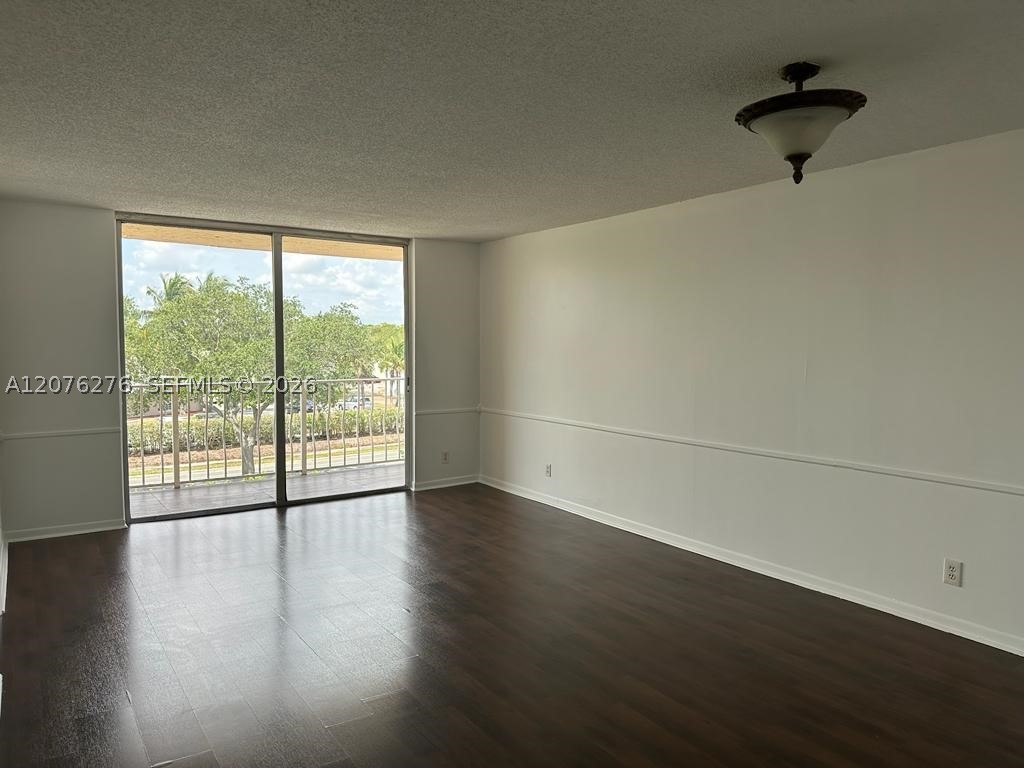500 Executive Center Dr 3a Property Photo 3