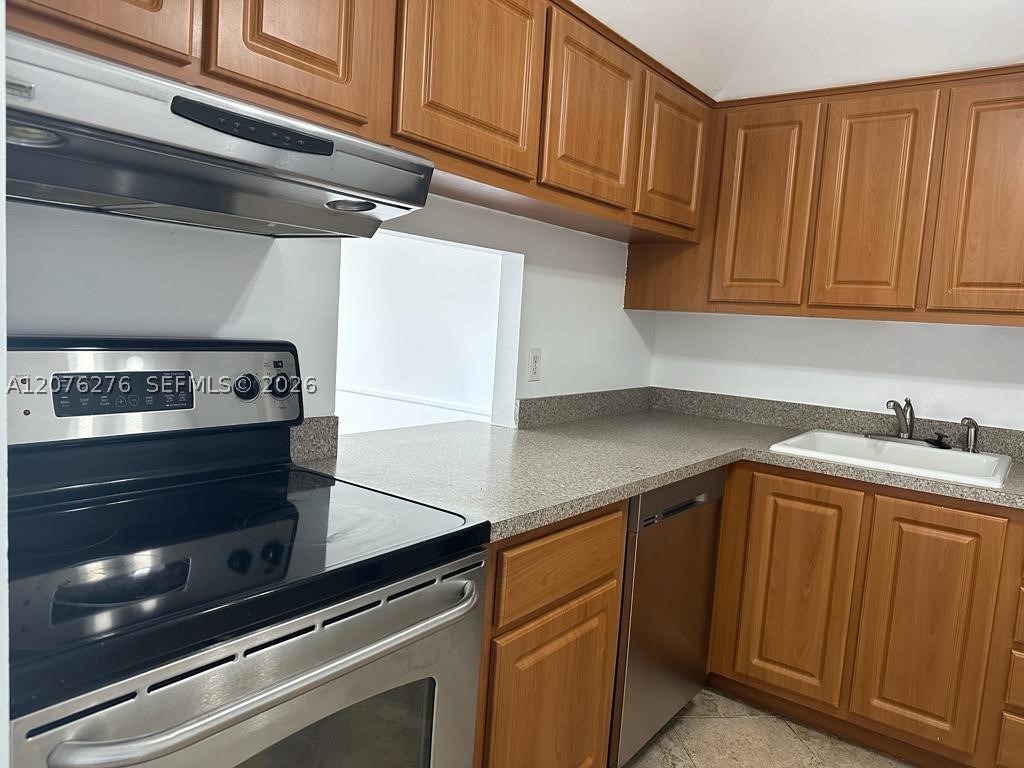 500 Executive Center Dr 3a Property Photo 6