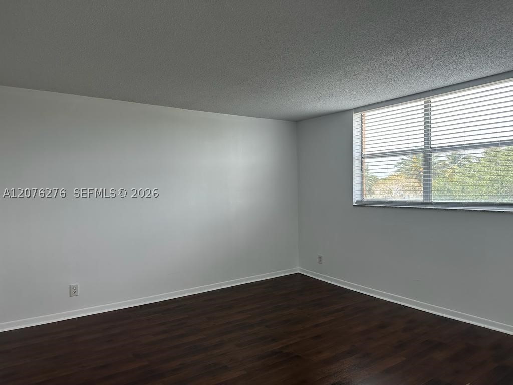 500 Executive Center Dr 3a Property Photo 7