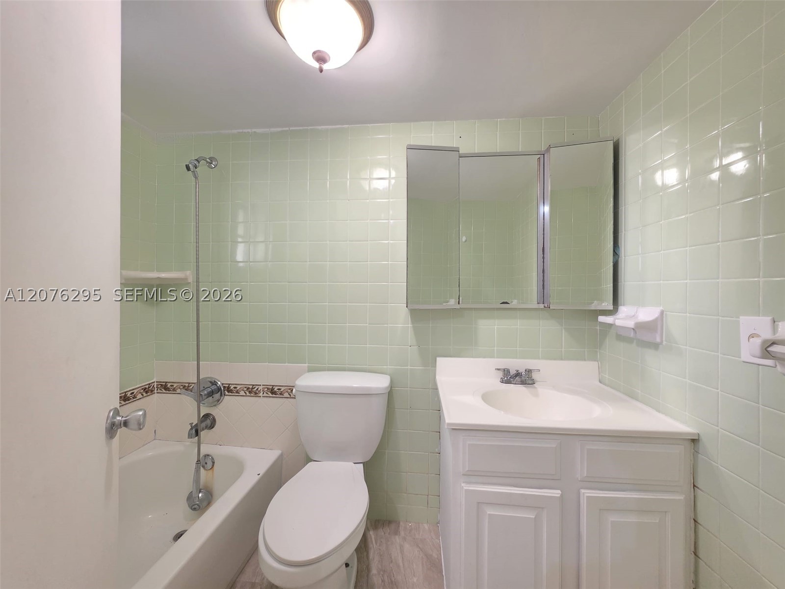 10905 N Kendall Dr 410 Property Photo 7