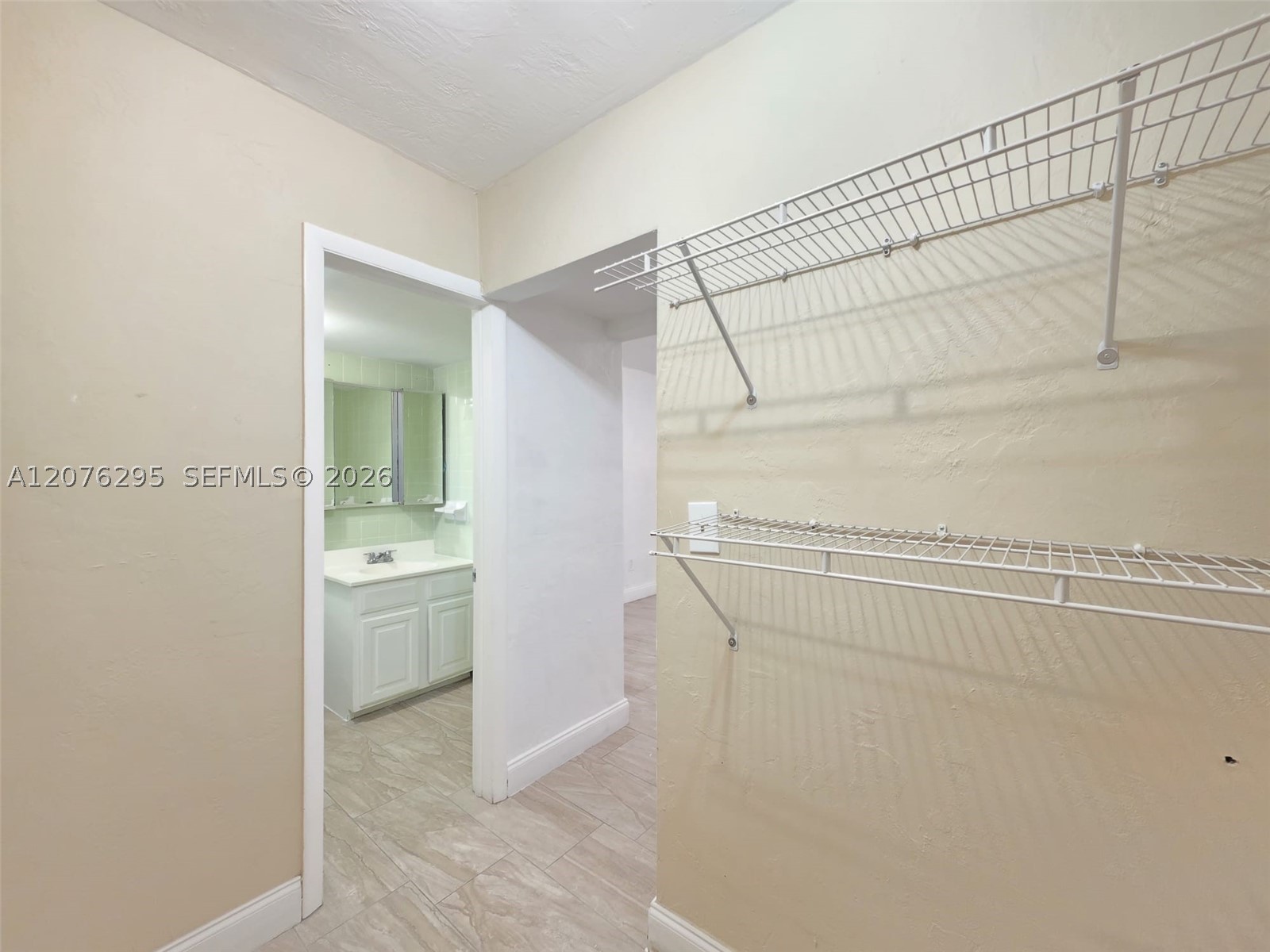 10905 N Kendall Dr 410 Property Photo 8