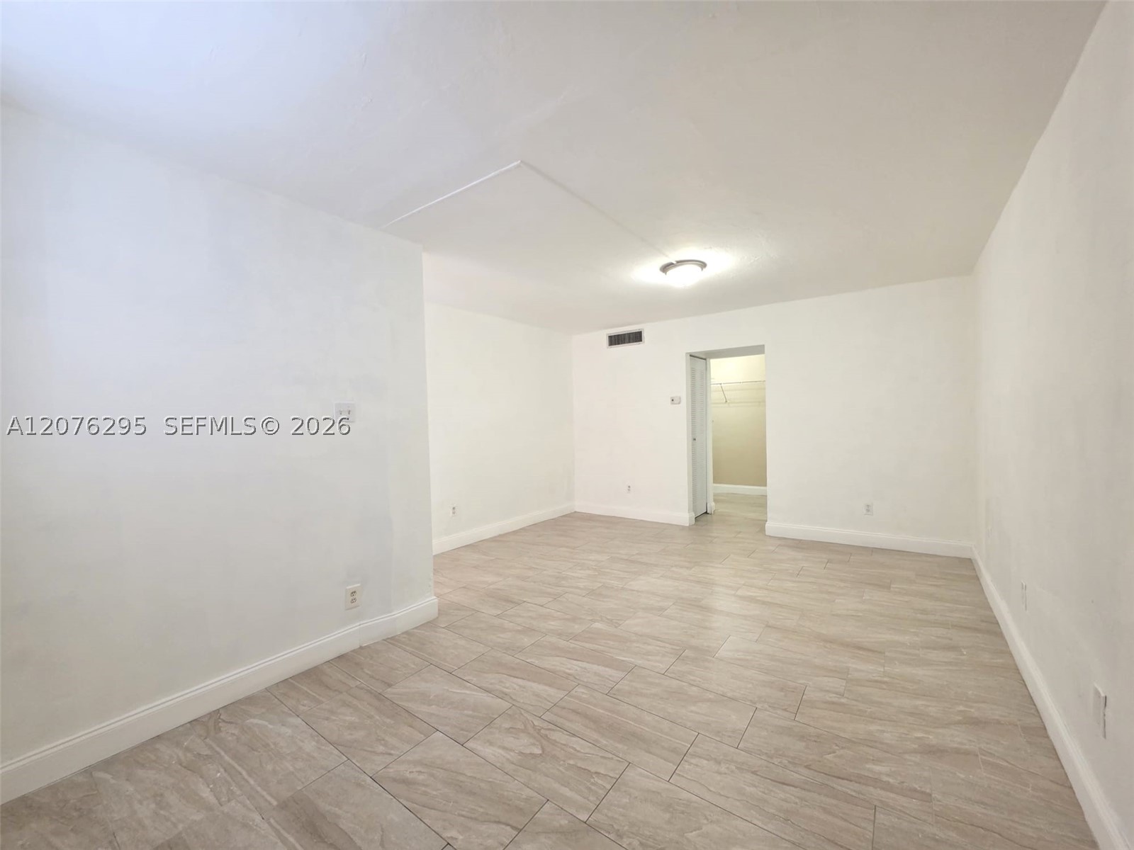 10905 N Kendall Dr 410 Property Photo 11