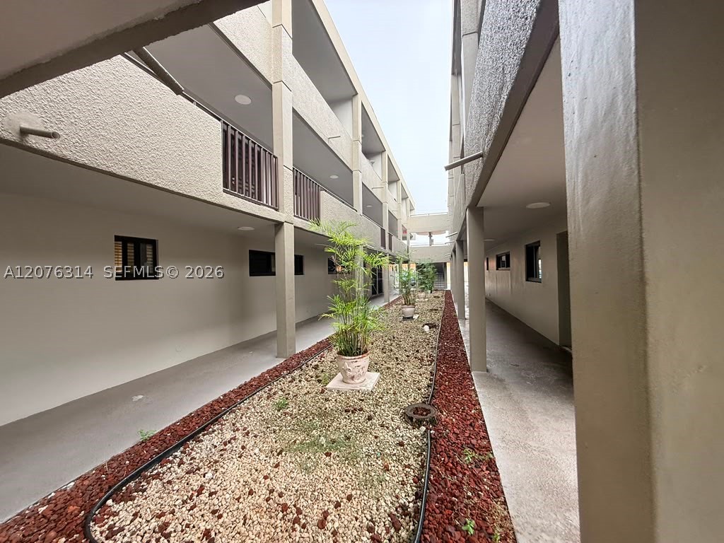 5 Olive Dr 13 Property Photo 3