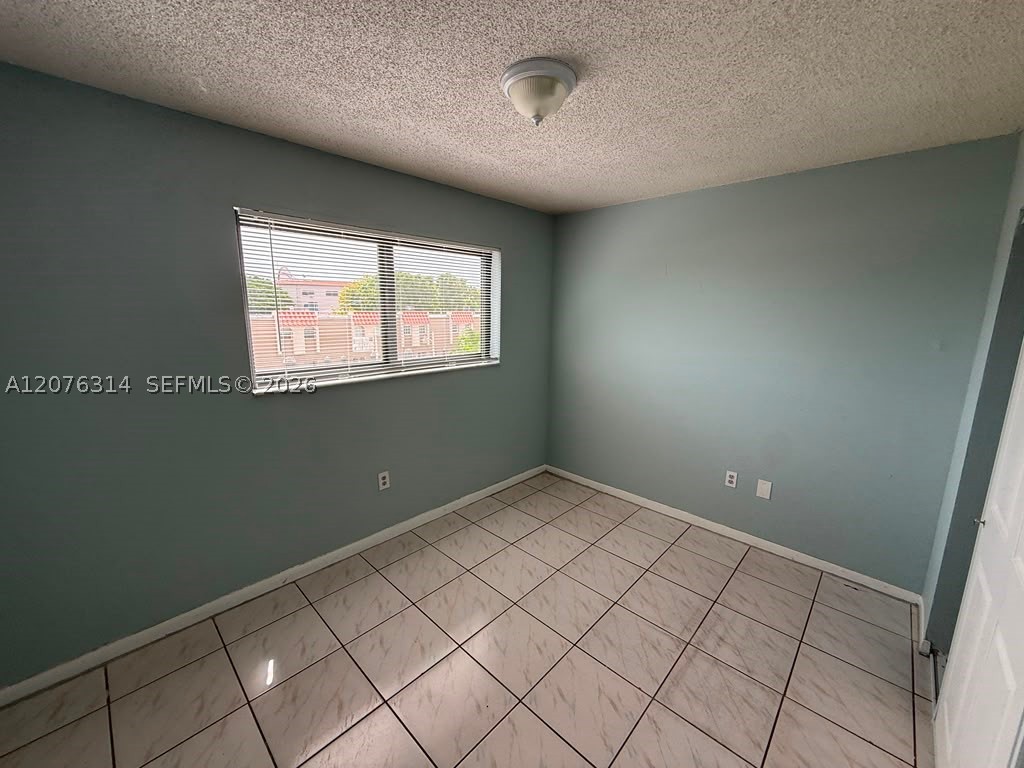 5 Olive Dr 13 Property Photo 8