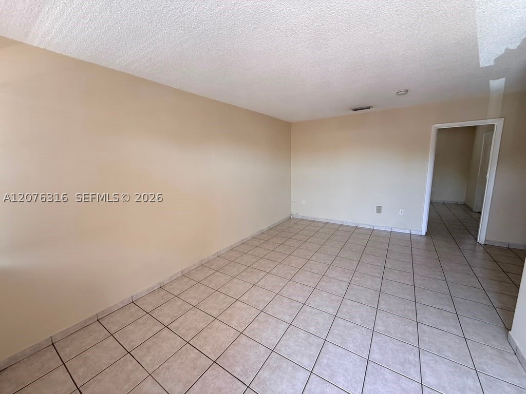 1154 W 35th St 223 Property Photo 6