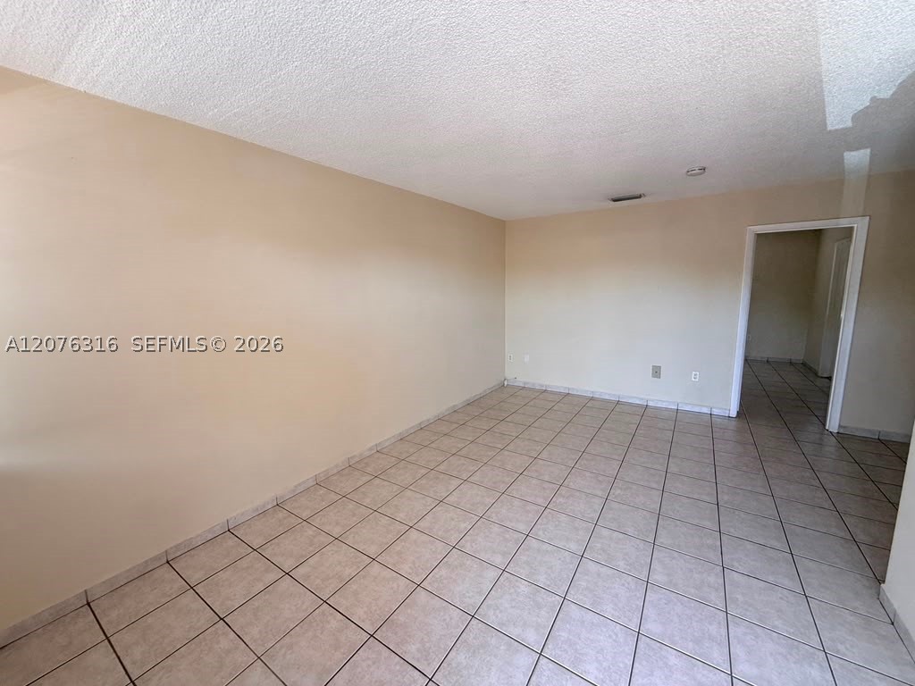 1154 W 35th St 223 Property Photo 7