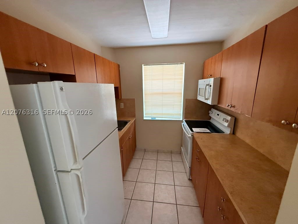 1154 W 35th St 223 Property Photo 11