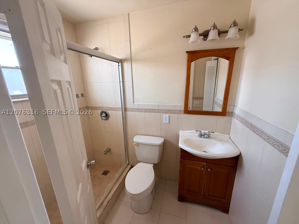 1154 W 35th St 223 Property Photo 12