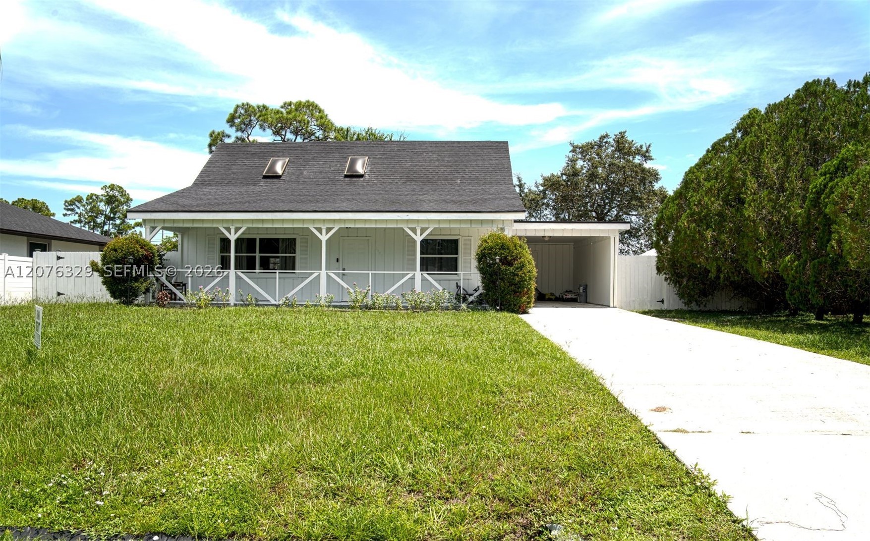 2489 SE Stonecrop St Property Photo 1