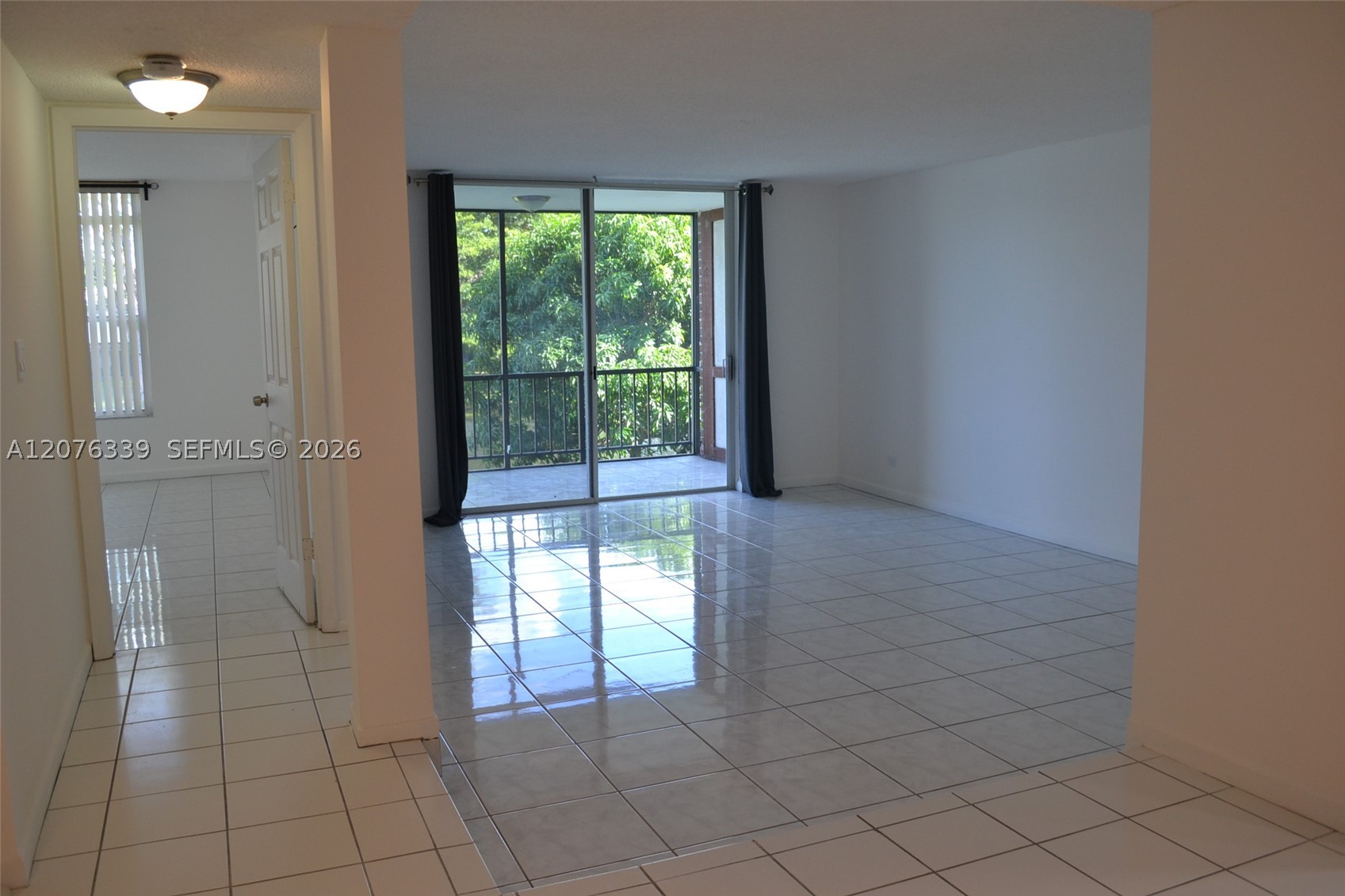 3670 Inverrary Dr 2d Property Photo 2