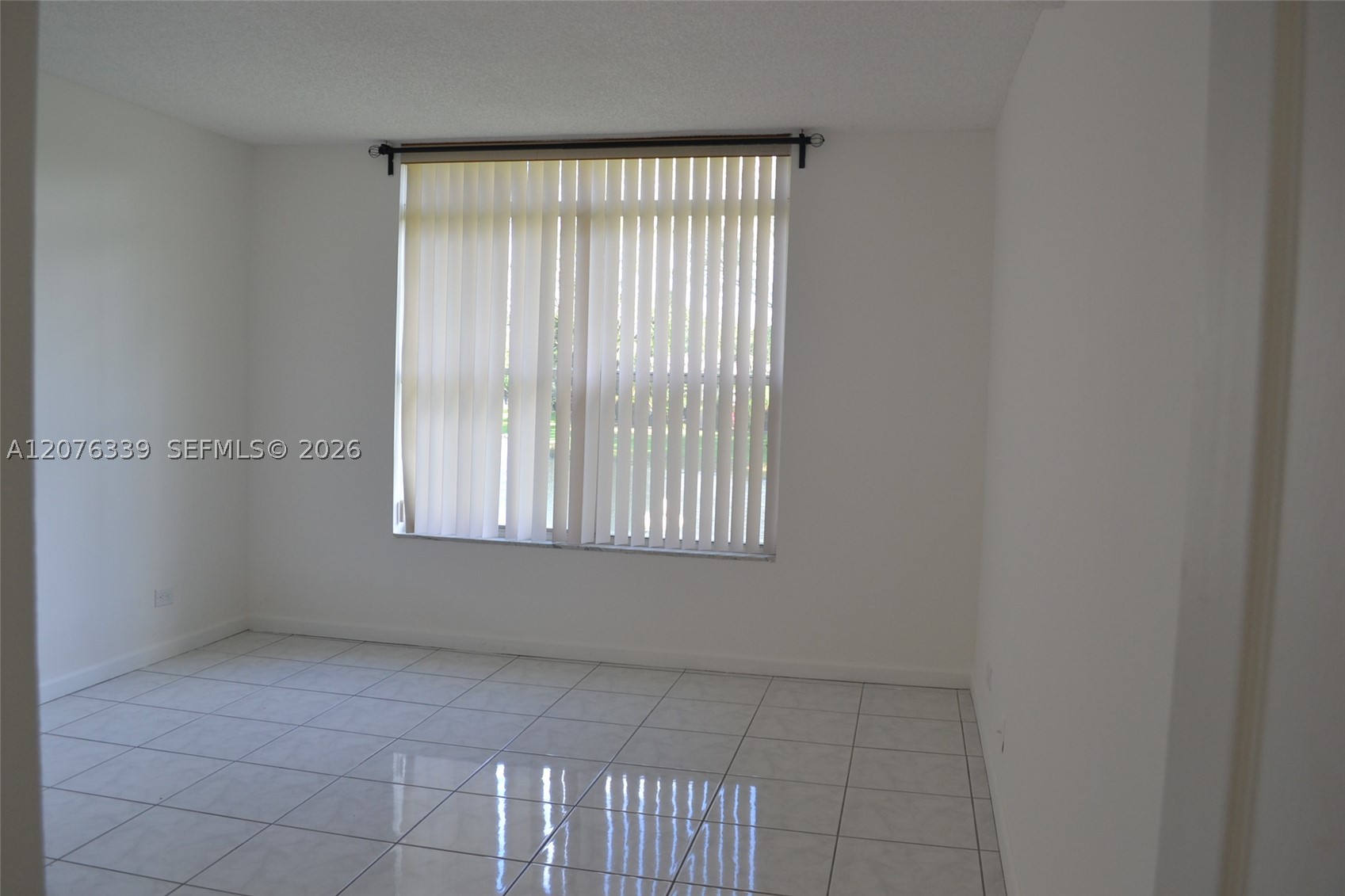 3670 Inverrary Dr 2d Property Photo 13