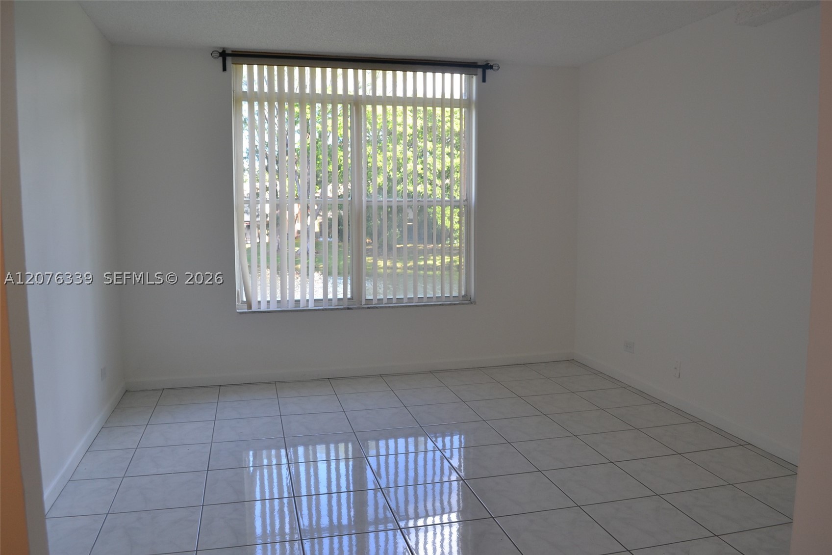 3670 Inverrary Dr 2d Property Photo 16
