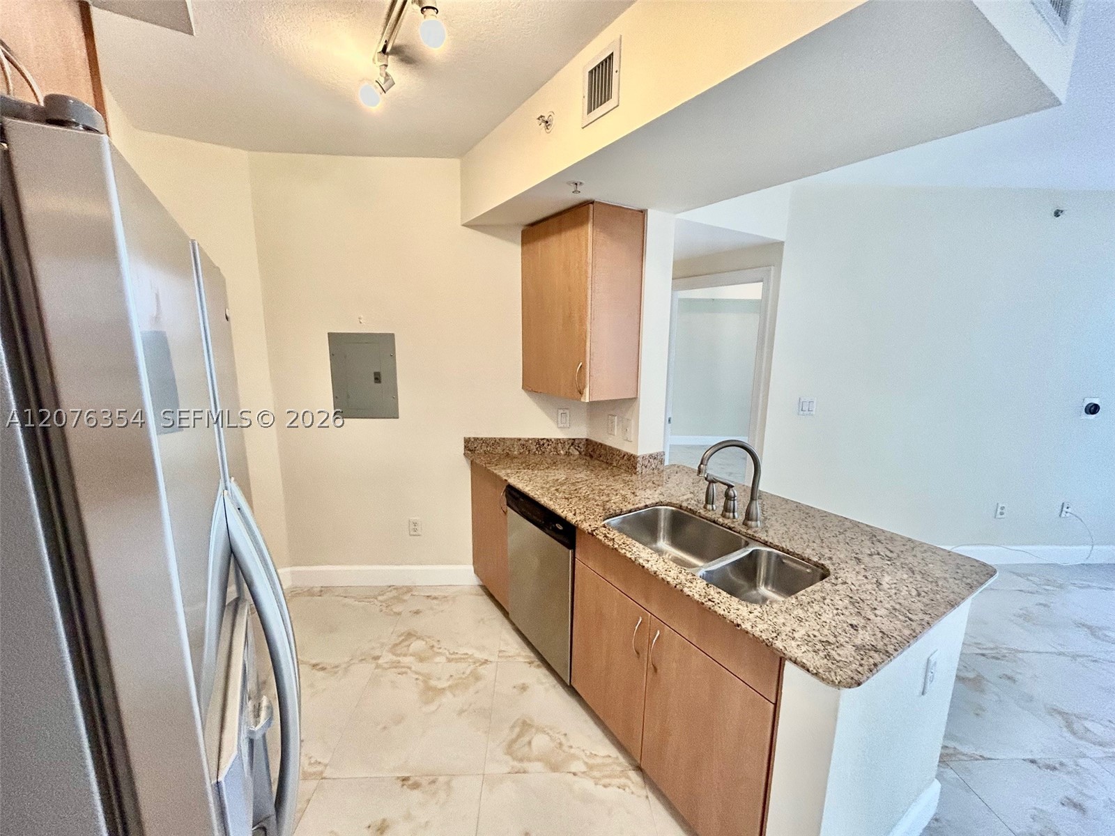 1830 Radius Dr 1002 Property Photo 3