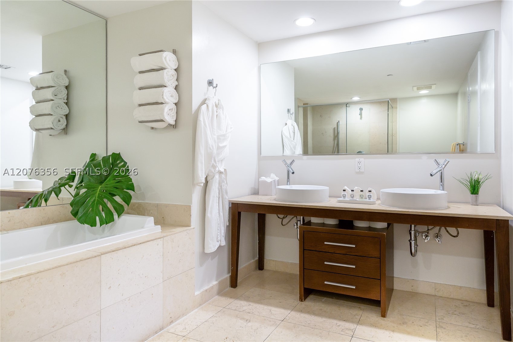 485 Brickell Ave 3410 Property Photo 9