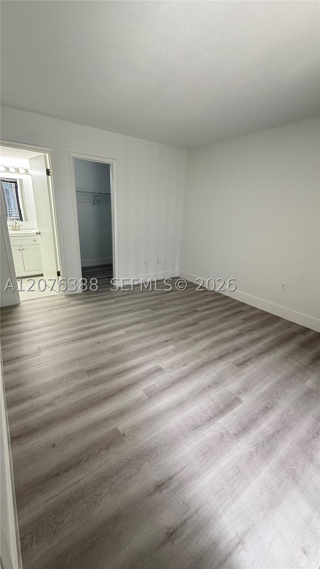 2750 W 63rd Pl 12-24 Property Photo 8